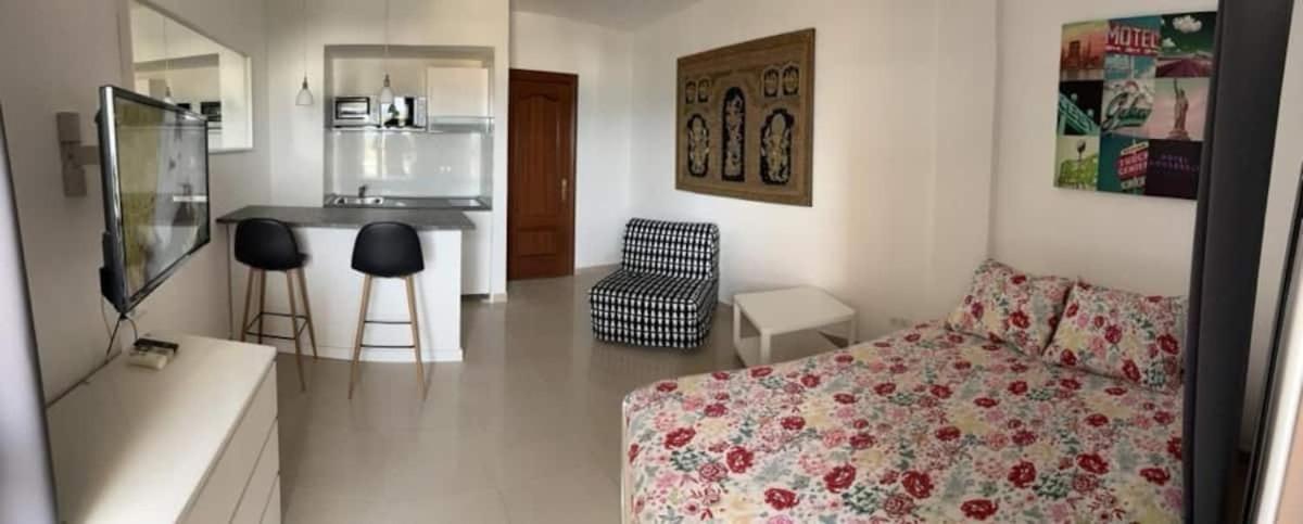 Apartment In Torremolinos Close To Beach Bagian luar foto